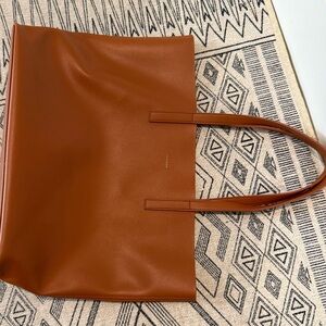 Samara Apple Leathet Tote